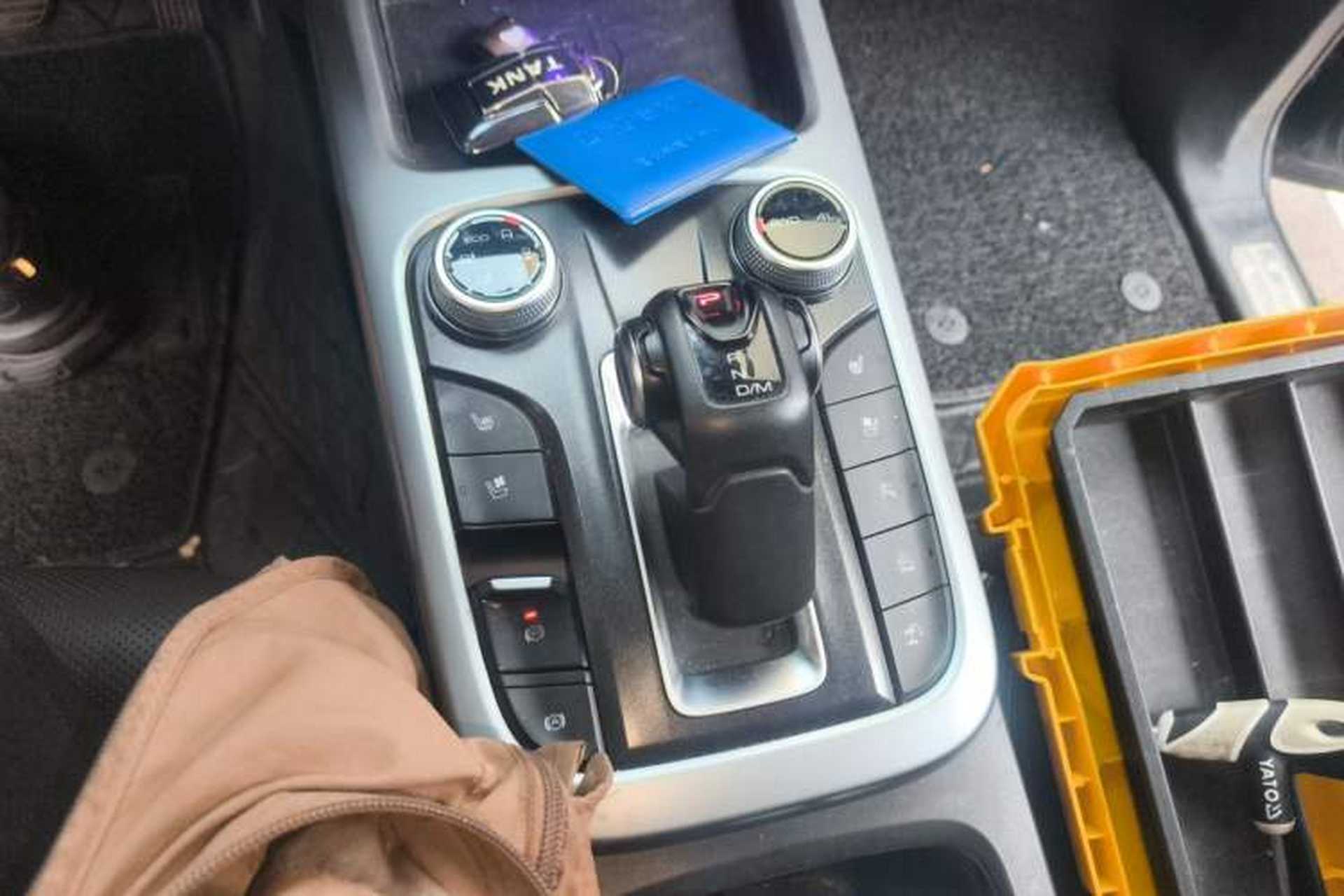 Used Tank 300 2021 City Edition 2.0T—Truly Stylish Gear Lever