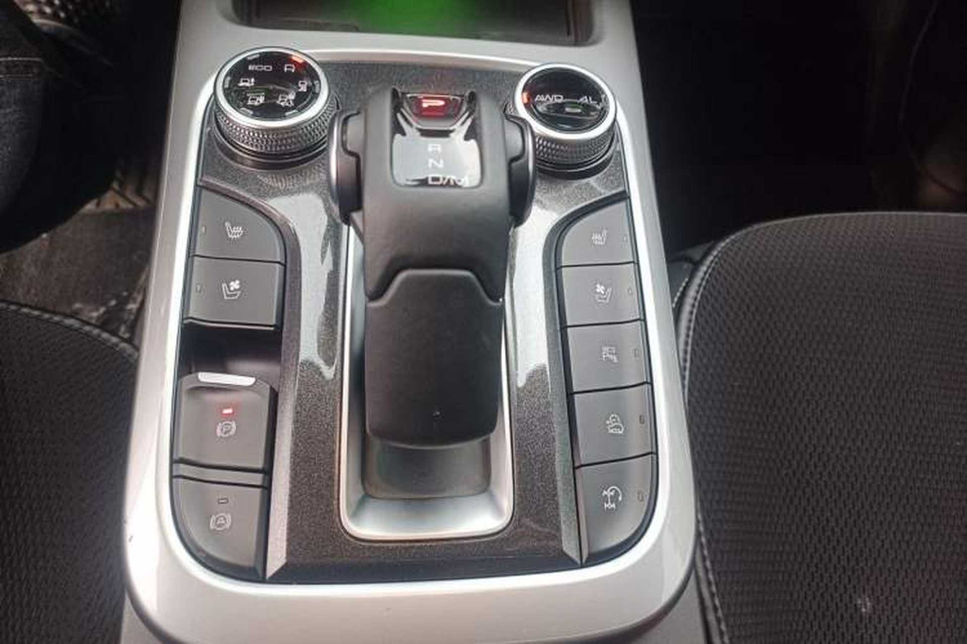 Used Tank 300 2021 City Edition 2.0T—Truly Stylish Gear Lever