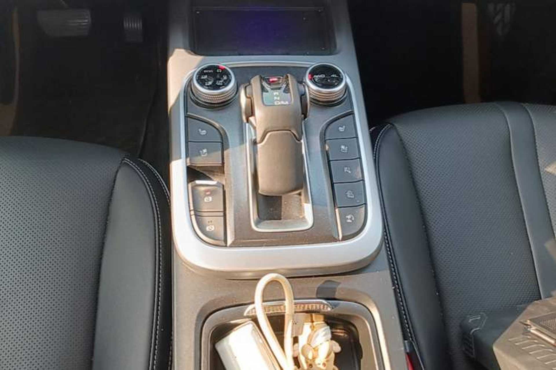 Used Tank 300 2021 City Edition 2.0T—Truly Stylish Gear Lever