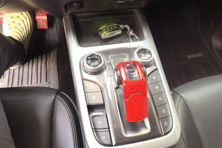 Used Tank 300 2021 City Edition 2.0T—Truly Stylish Gear Lever