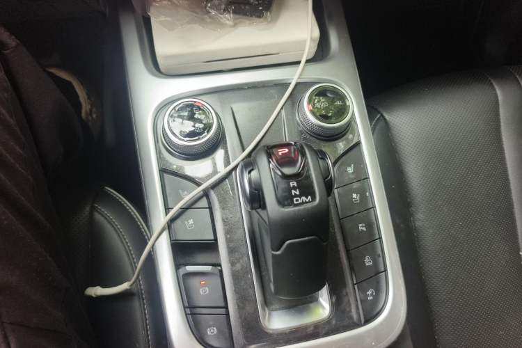 Used Tank 300 2021 City Edition 2.0T—Truly Stylish Gear Lever