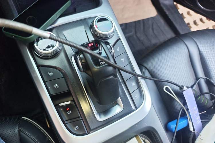 Used Tank 300 2021 City Edition 2.0T—Truly Stylish Gear Lever