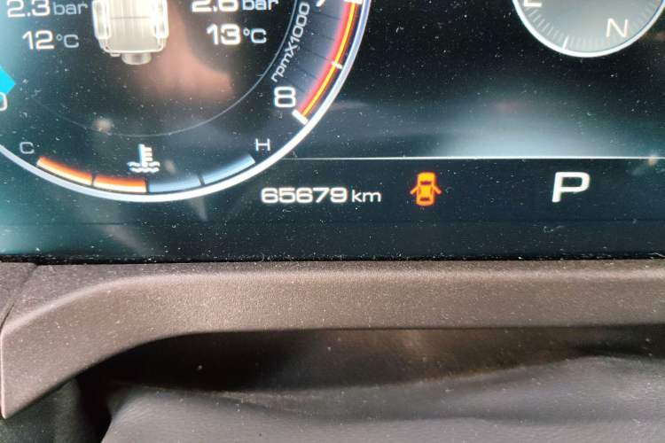 Used Tank 300 2021 City Edition 2.0T—Truly Stylish Odometer Close Up