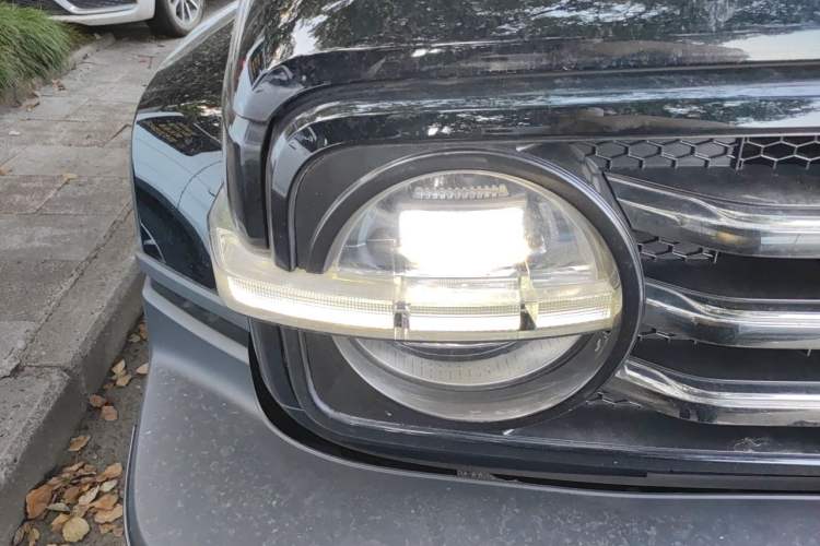 Used Tank 300 2021 City Edition 2.0T—Truly Stylish Right Front Headlight