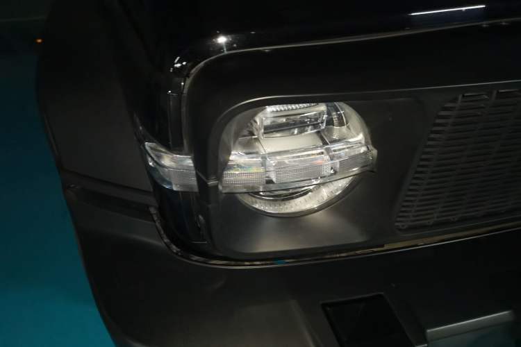 Used Tank 300 2021 Off-Road Edition 2.0T Challenger Right Front Headlight
