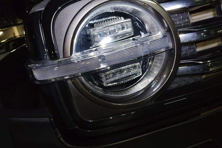 Used Tank 300 2021 City Edition 2.0T—Truly Stylish Right Front Headlight