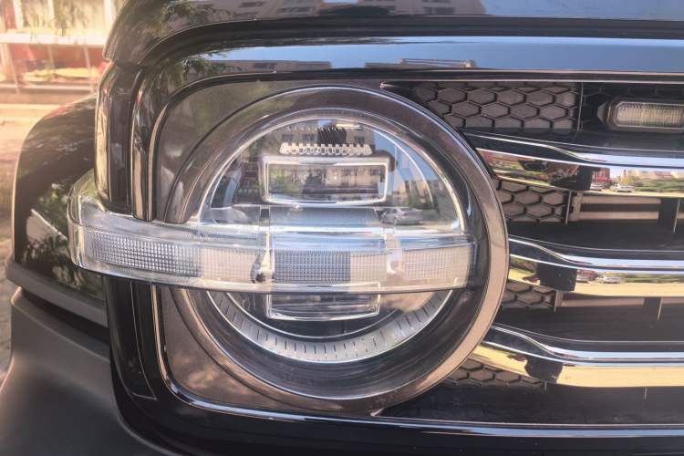 Used Tank 300 2021 City Edition 2.0T—Truly Stylish Right Front Headlight