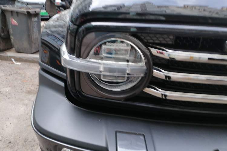 Used Tank 300 2021 City Edition 2.0T—Truly Stylish Right Front Headlight