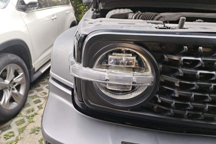 Used Tank 300 2021 City Edition 2.0T—Truly Stylish Right Front Headlight