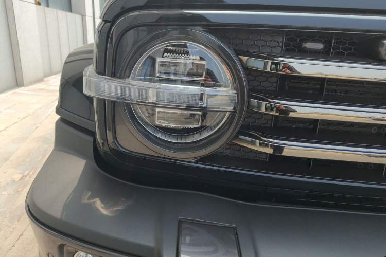 Used Tank 300 2021 City Edition 2.0T—Truly Stylish Right Front Headlight