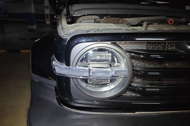 Used Tank 300 2021 City Edition 2.0T—Truly Stylish Right Front Headlight