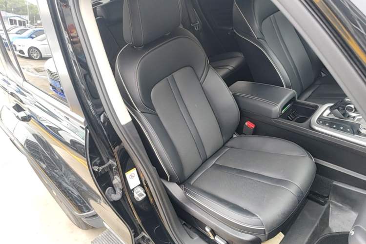 Used Tank 300 2021 City Edition 2.0T—Truly Stylish Right Front Seat