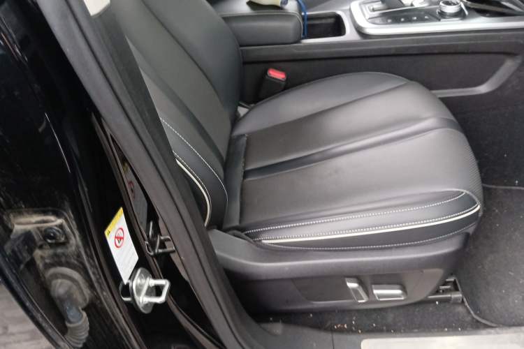 Used Tank 300 2021 City Edition 2.0T—Truly Stylish Right Front Seat