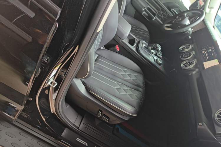 Used Tank 300 2021 Off-Road Edition 2.0T Challenger Right Front Seat