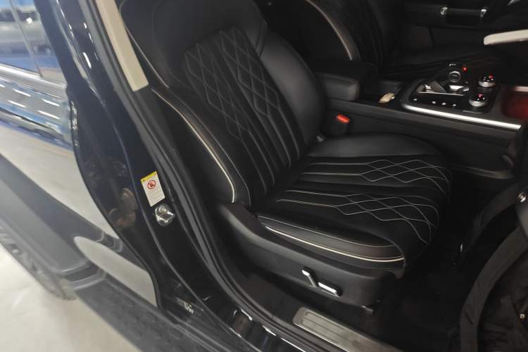 Used Tank 300 2021 Off-Road Edition 2.0T Challenger Right Front Seat