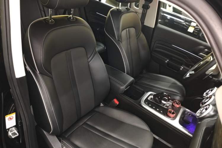 Used Tank 300 2021 City Edition 2.0T—Truly Stylish Right Front Seat