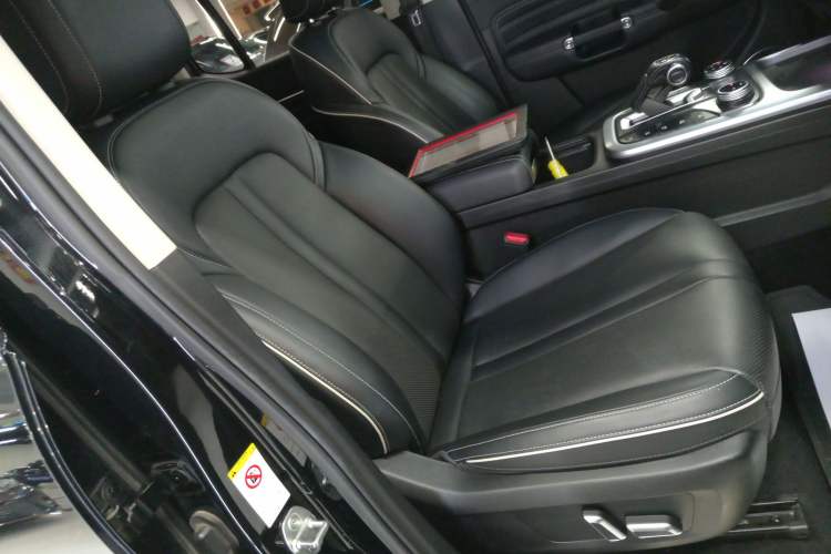 Used Tank 300 2021 Off-Road Edition 2.0T Conqueror Right Front Seat