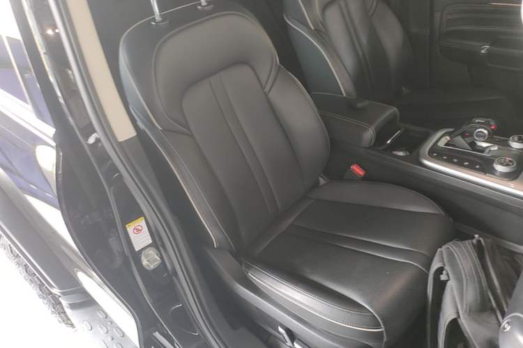 Used Tank 300 2021 Off-Road Edition 2.0T Conqueror Right Front Seat