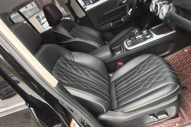 Used Tank 300 2021 Off-Road Edition 2.0T Challenger Right Front Seat
