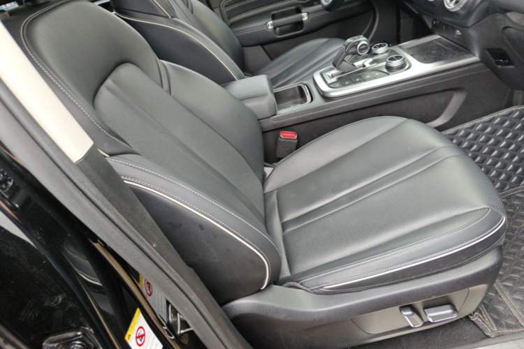 Used Tank 300 2021 City Edition 2.0T—Truly Stylish Right Front Seat