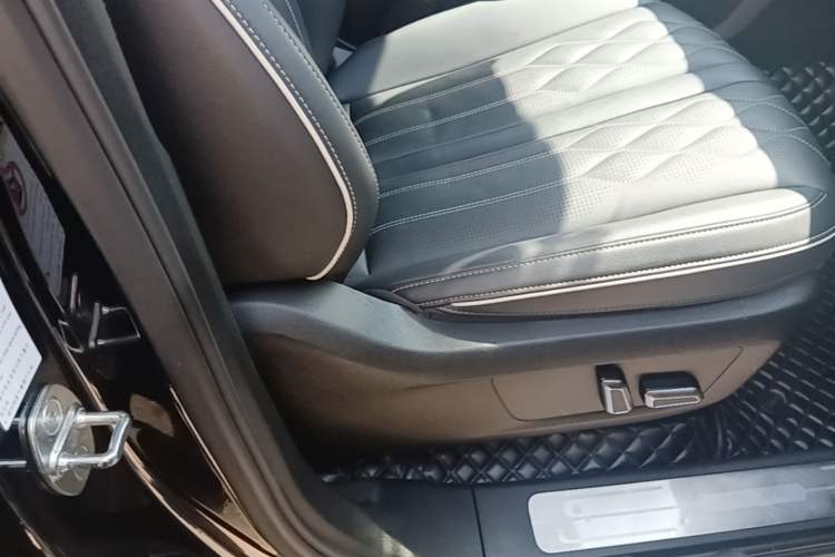 Used Tank 300 2021 Off-Road Edition 2.0T Challenger Right Front Seat