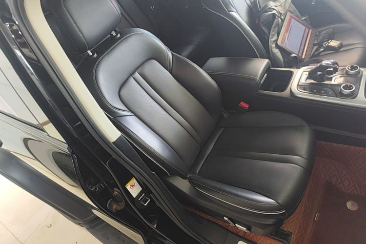 Used Tank 300 2021 Off-Road Edition 2.0T Conqueror Right Front Seat