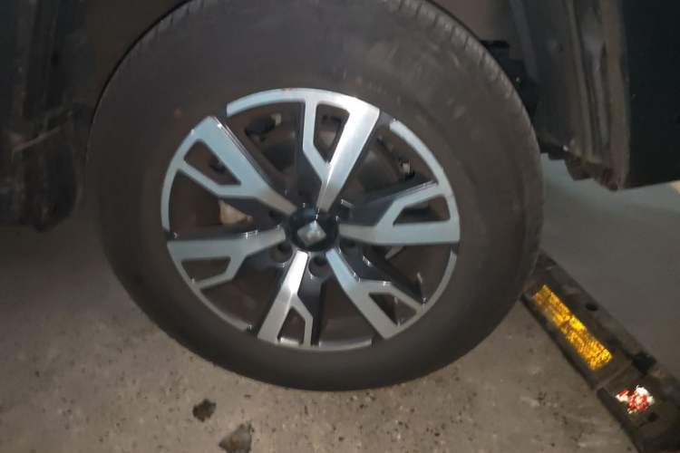 Used Tank 300 2021 City Edition 2.0T—Truly Stylish Right Front Wheel Hub