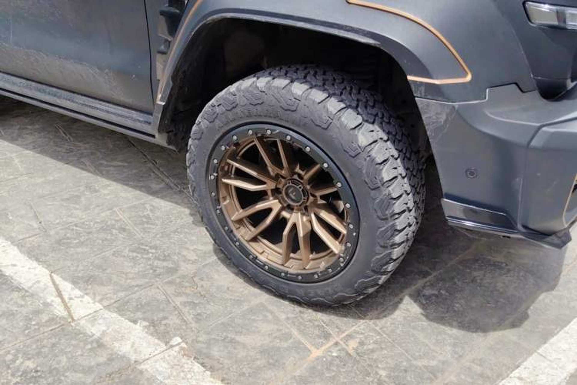 Used Tank 300 2021 City Edition 2.0T—Truly Stylish Right Front Wheel Hub