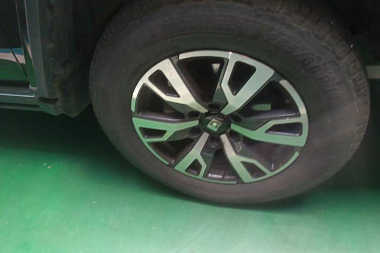 Used Tank 300 2021 City Edition 2.0T—Truly Stylish Right Front Wheel Hub