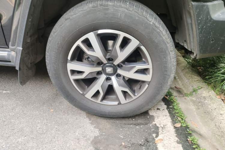 Used Tank 300 2021 City Edition 2.0T—Truly Stylish Right Front Wheel Hub