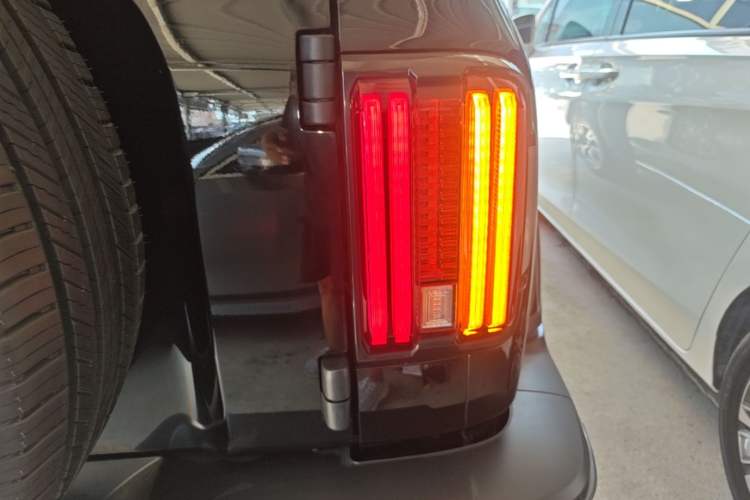 Used Tank 300 2021 City Edition 2.0T—Truly Stylish Right Rear Taillight