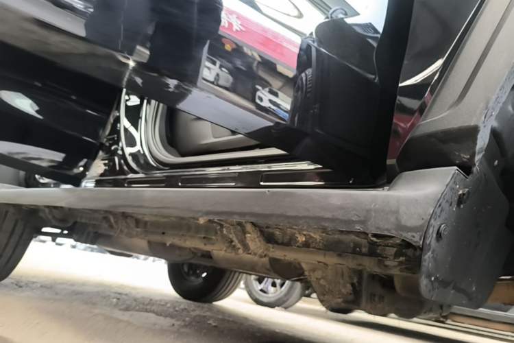 Used Tank 300 2021 Off-Road Edition 2.0T Challenger Right Side Sill