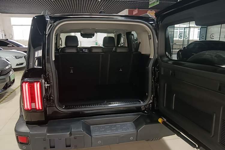 Used Tank 300 2021 Off-Road Edition 2.0T Conqueror Trunk
