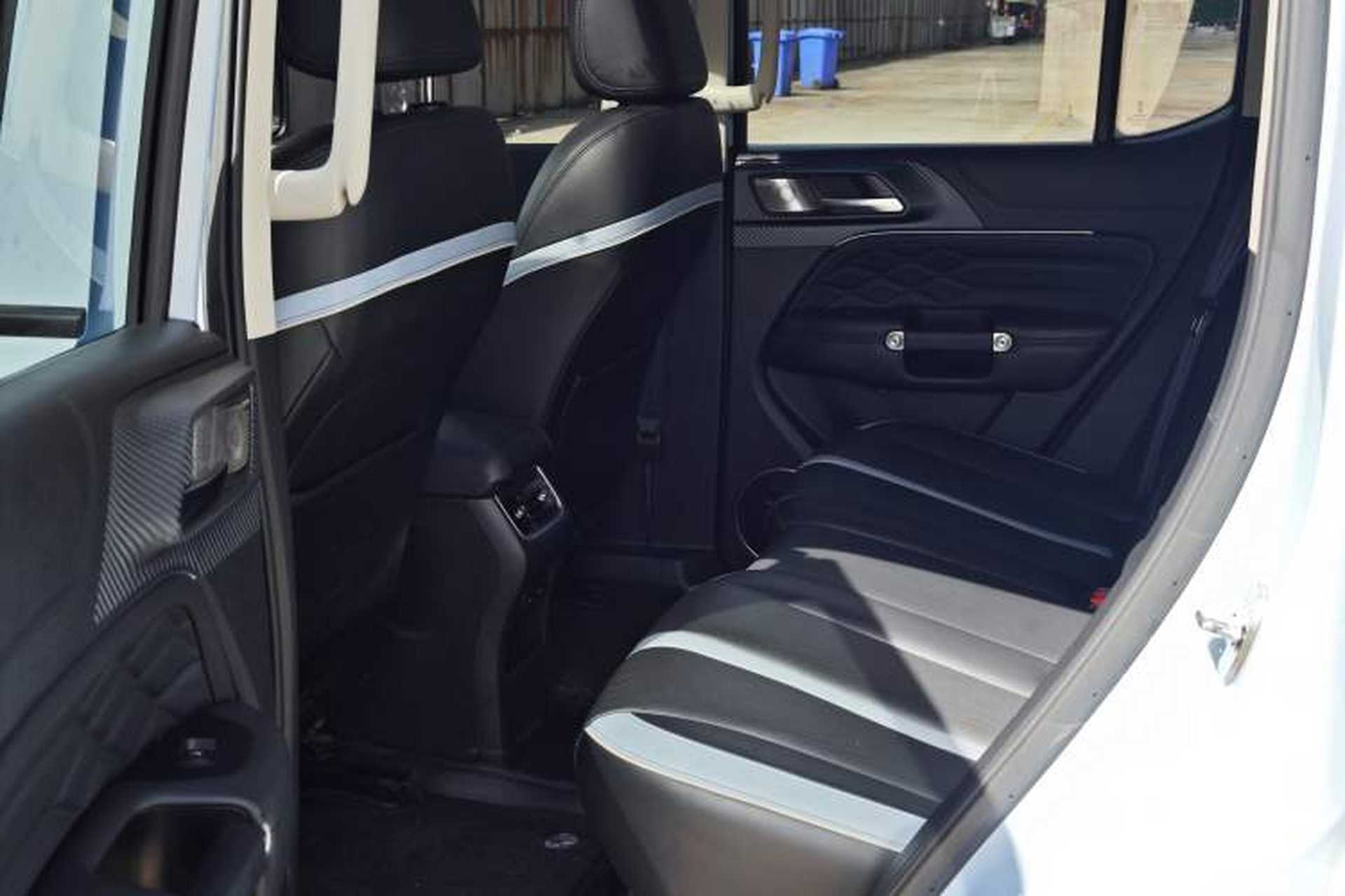 Used Tank 300 2021 2.0T Monet Tribute Limited Edition Interior 4