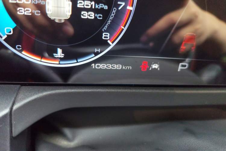 Used Tank 300 2021 Off-Road Edition 2.0T Conqueror Odometer Close Up