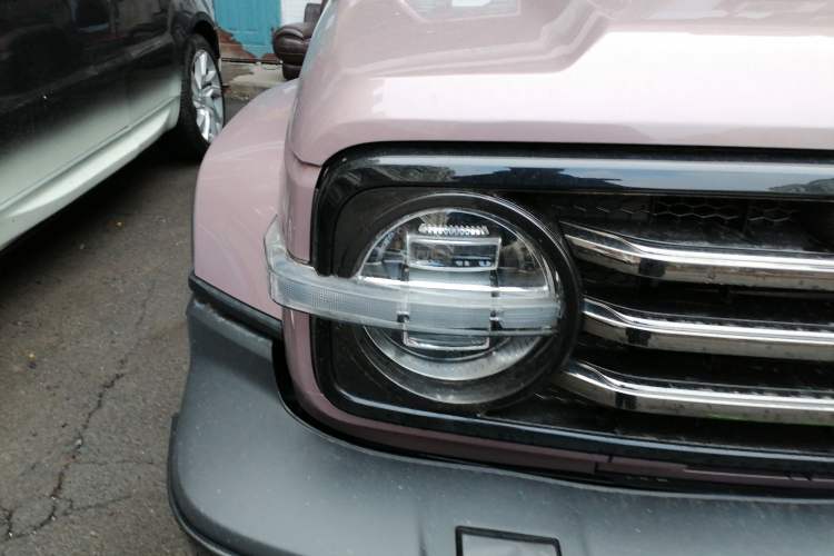 Used Tank 300 2021 City Edition 2.0T—Truly Stylish Right Front Headlight