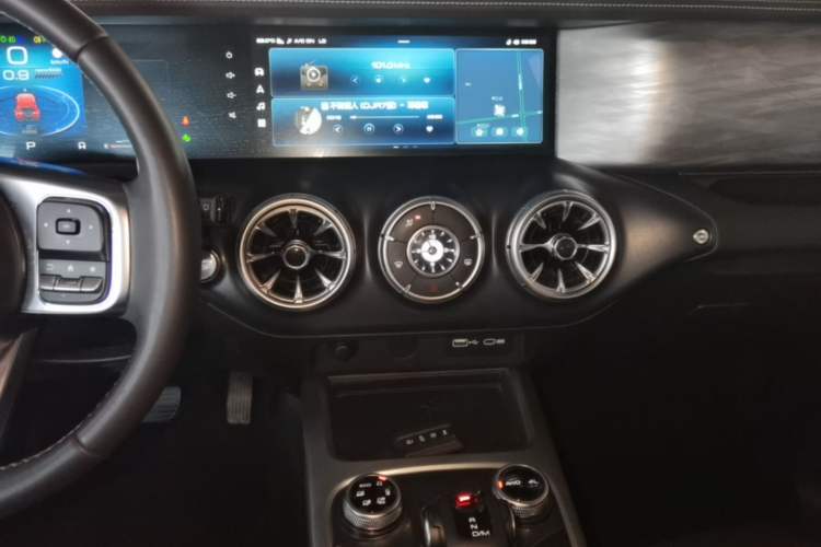 Used Tank 300 2021 City Edition 2.0T—Truly Stylish Audio And AC Panel
