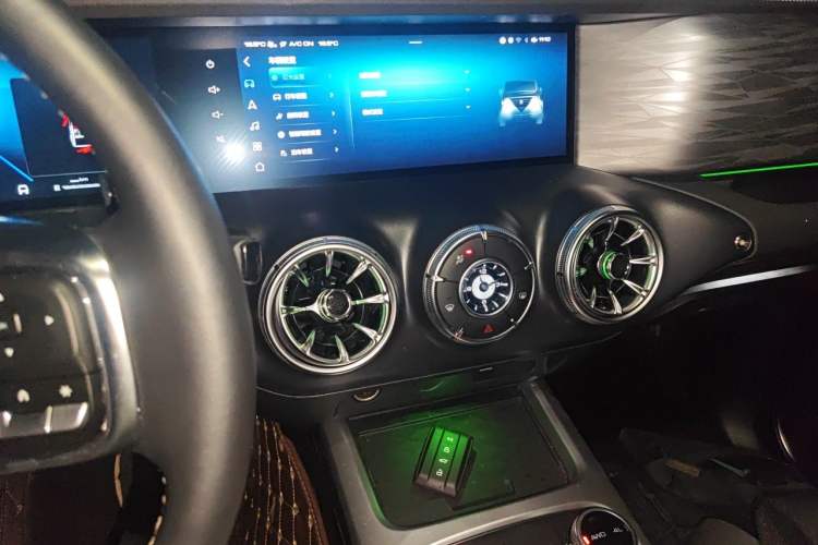 Used Tank 300 2021 City Edition 2.0T—Truly Stylish Audio And AC Panel