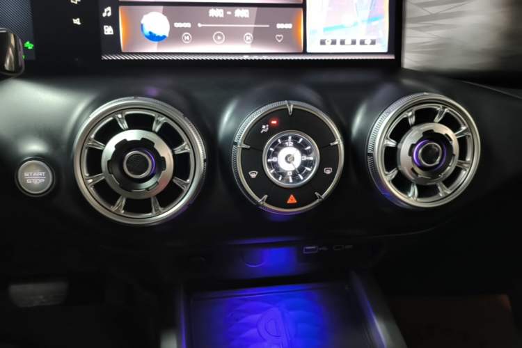 Used Tank 300 2021 City Edition 2.0T—Truly Stylish Audio And AC Panel