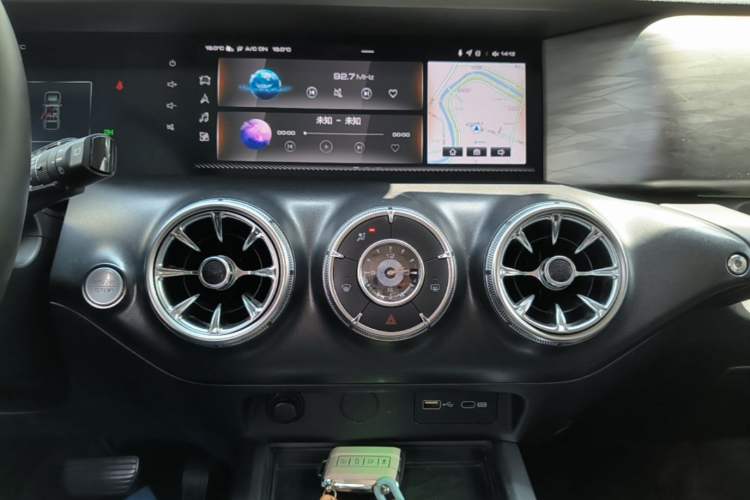 Used Tank 300 2021 Off-Road Edition 2.0T Conqueror Audio And AC Panel
