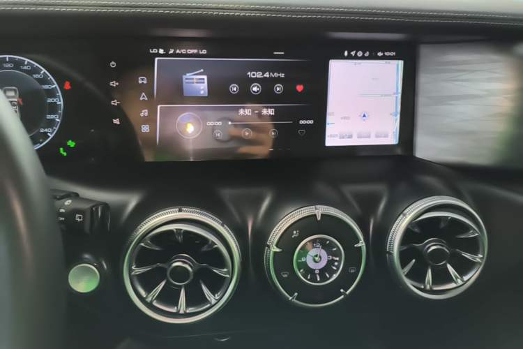 Used Tank 300 2021 City Edition 2.0T—Truly Stylish Audio And AC Panel