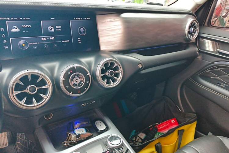Used Tank 300 2021 City Edition 2.0T—Truly Stylish Audio And AC Panel