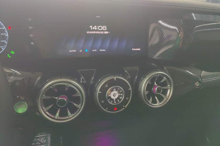 Used Tank 300 2021 City Edition 2.0T—Truly Stylish Audio And AC Panel