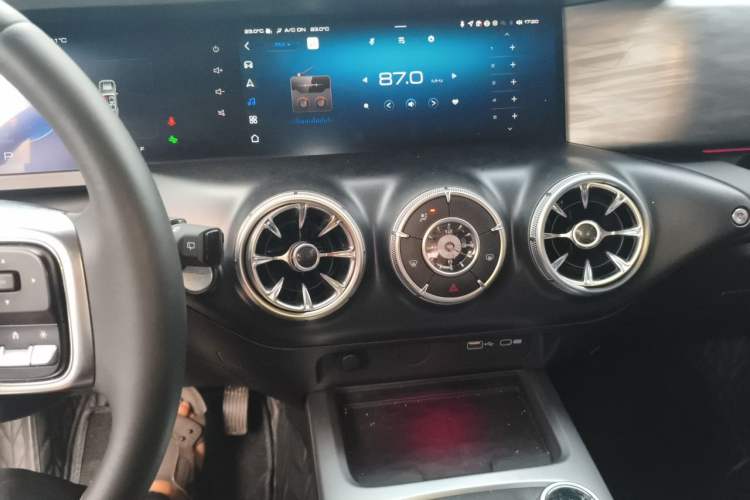 Used Tank 300 2021 City Edition 2.0T—Truly Stylish Audio And AC Panel