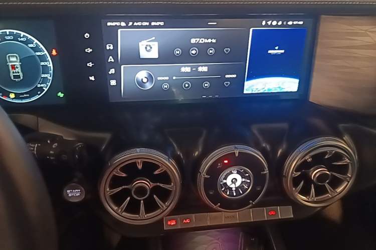 Used Tank 300 2021 City Edition 2.0T—Truly Stylish Audio And AC Panel