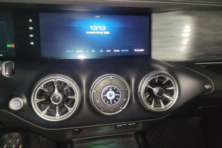 Used Tank 300 2021 Off-Road Edition 2.0T Conqueror Audio And AC Panel
