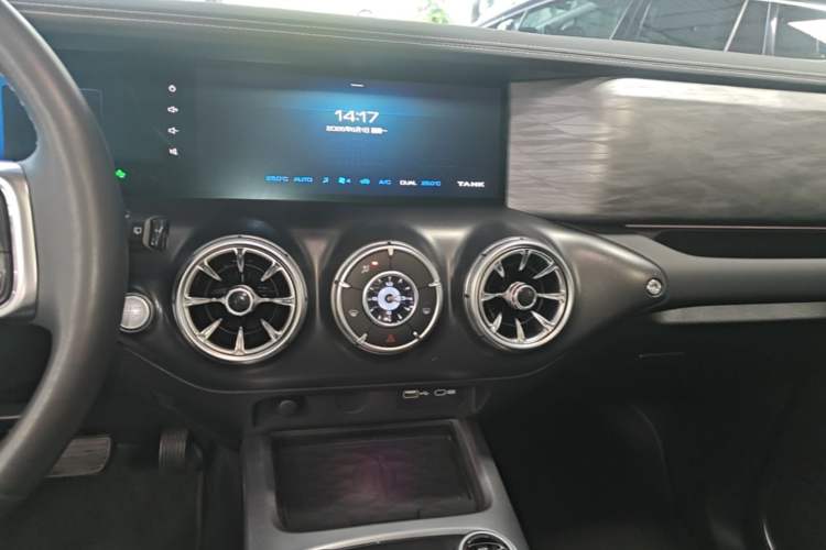 Used Tank 300 2021 City Edition 2.0T—Truly Stylish Audio And AC Panel