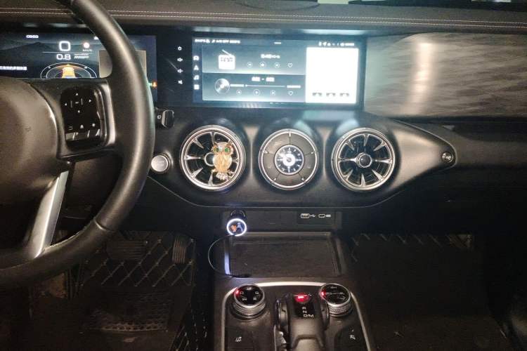Used Tank 300 2021 Off-Road Edition 2.0T Challenger Audio And AC Panel