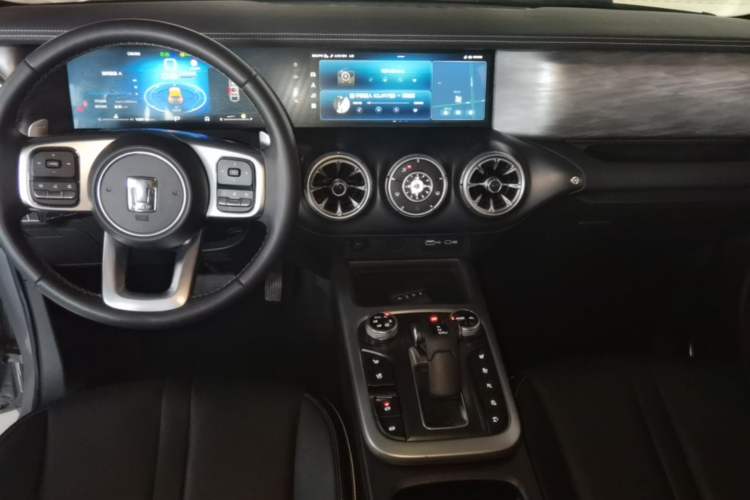 Used Tank 300 2021 City Edition 2.0T—Truly Stylish Center Console