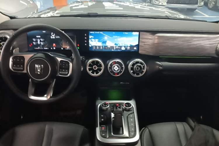 Used Tank 300 2021 City Edition 2.0T—Truly Stylish Center Console